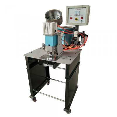 Automatic eyelets rivet machine for tarpaulin